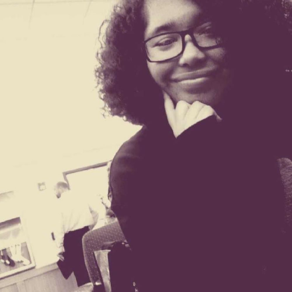 Meet your Posher, Nia